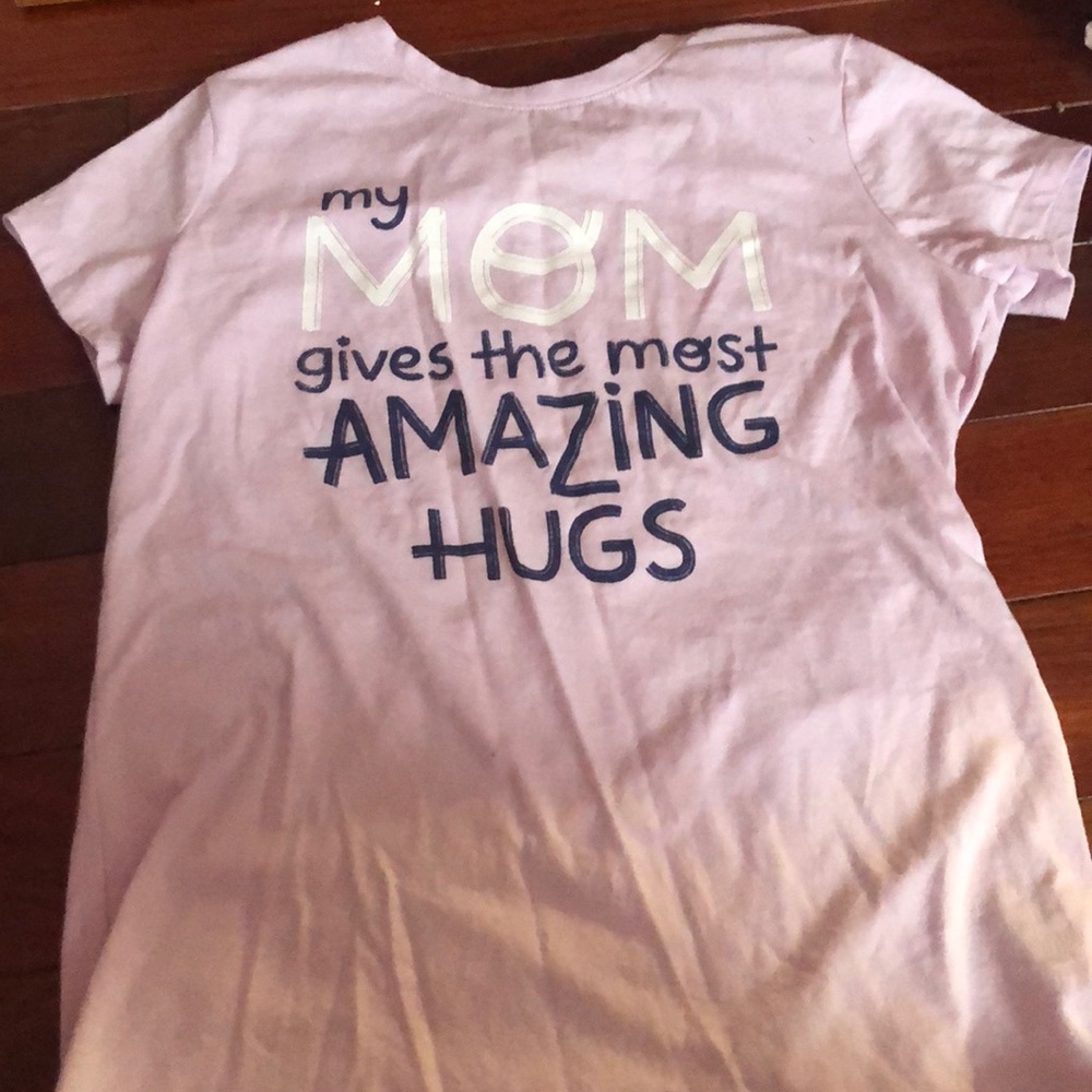 My mom gives the most amazing hugs T-shirt